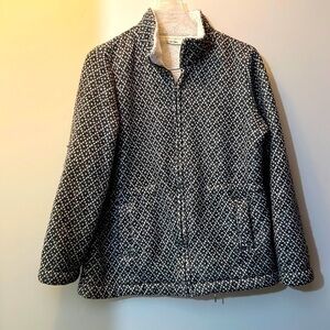 L.L. Bean size large zip up jacket with cinch tie in the coat flawed 💎
